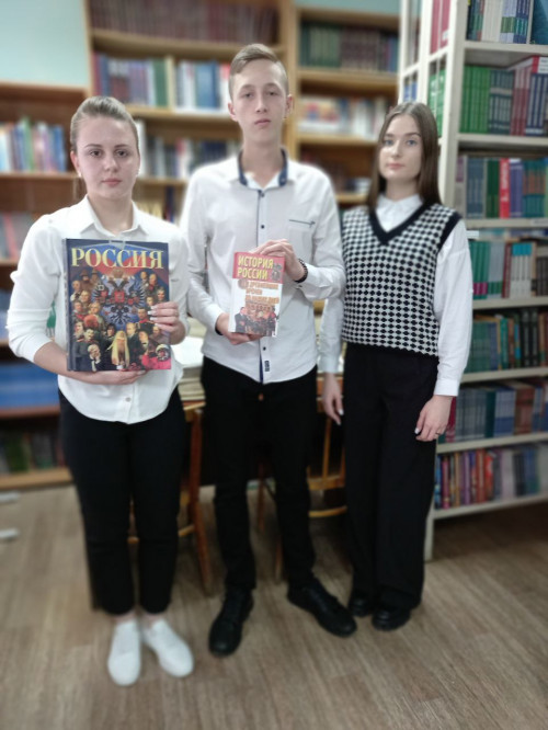 Книжная выставка «В единстве народа — вся сила России»