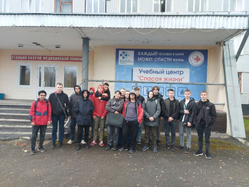 студенты ГПОУ КПТТ группы ТД-211 посетили ГБУЗ КО "Кемеровскую клиническую станцию скорой медицинской помощи"