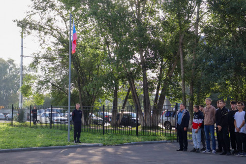  Торжественная церемония поднятия Государственного флага и исполнения гимна России