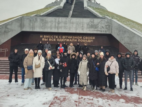 Группы ПД-211 и СДМ-212 совместно с куратором Шерстобоевой С.С. посетили мемориал Воину-Освободителю